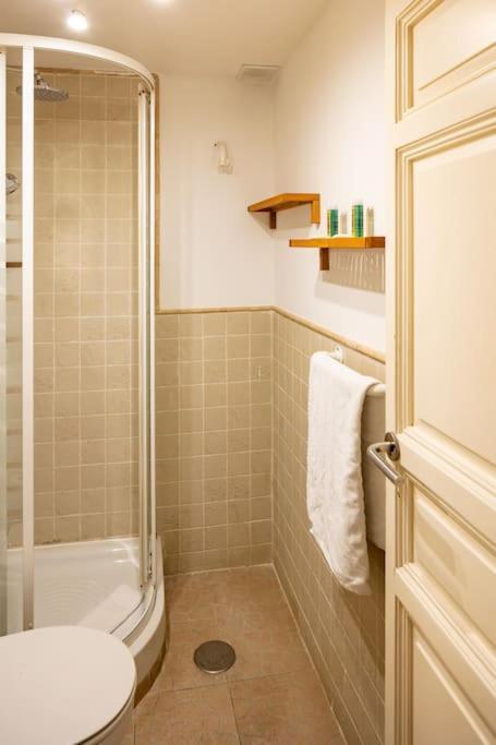 Beautiful Apartment In Malasana For 3 Pax - Ferrer Madrid Luaran gambar