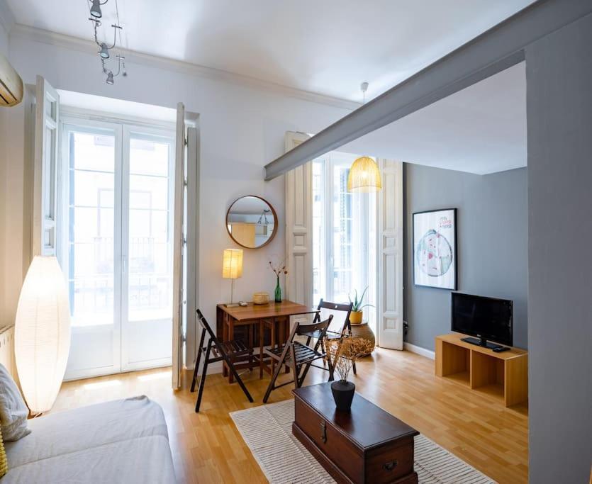 Beautiful Apartment In Malasana For 3 Pax - Ferrer Madrid Luaran gambar